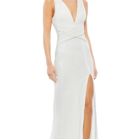 MAC DUGGAL
White V-Neck Sequin Wrap Waist Gown
26598 - Picture 11 of 15